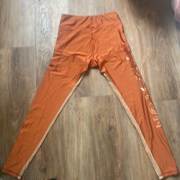 RARE HTF Peloton Leggings Jess King Edition Playfull Size L - Picture 6 of 8